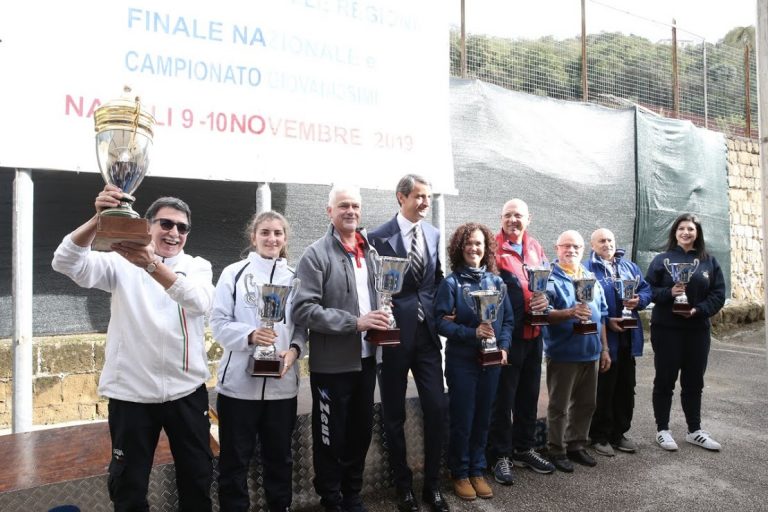 Il Presidente Puglia Tansella esultante con il trofeo